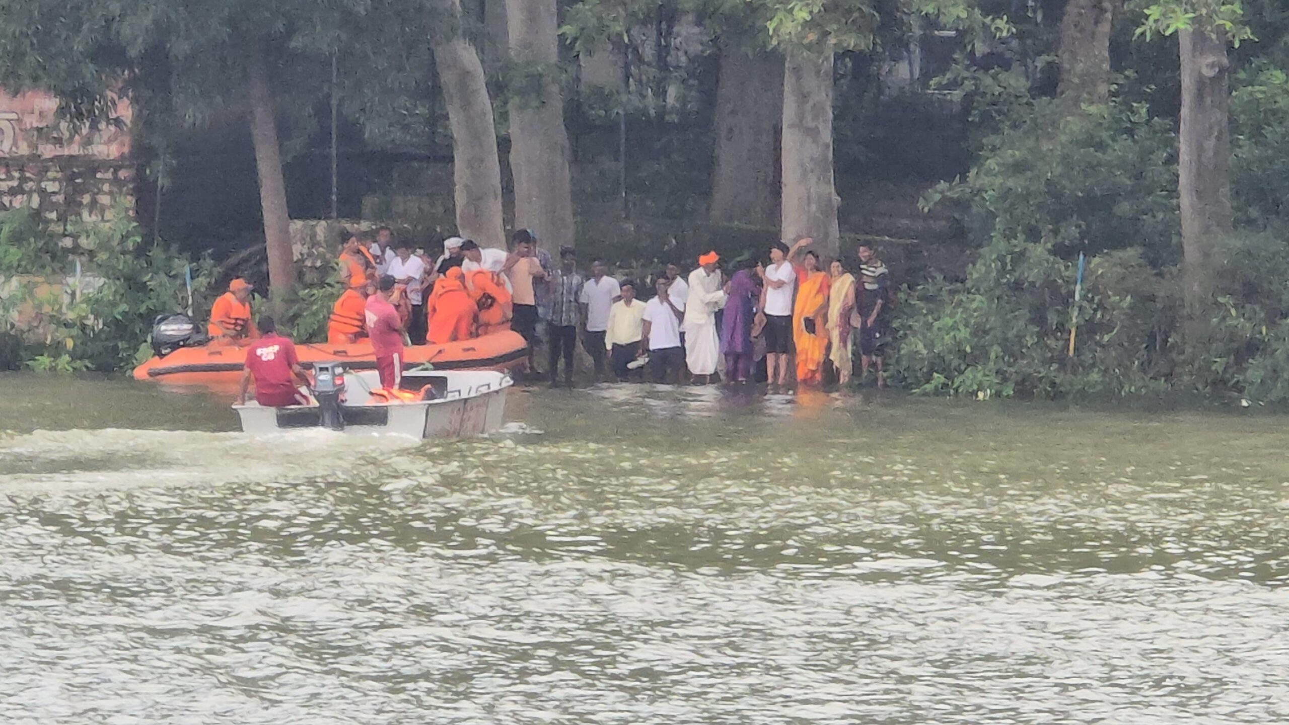 A village was trapped in the floods, 40 people were rescued, even after the bridge broke. How did the SDRF and NDRF teams work?