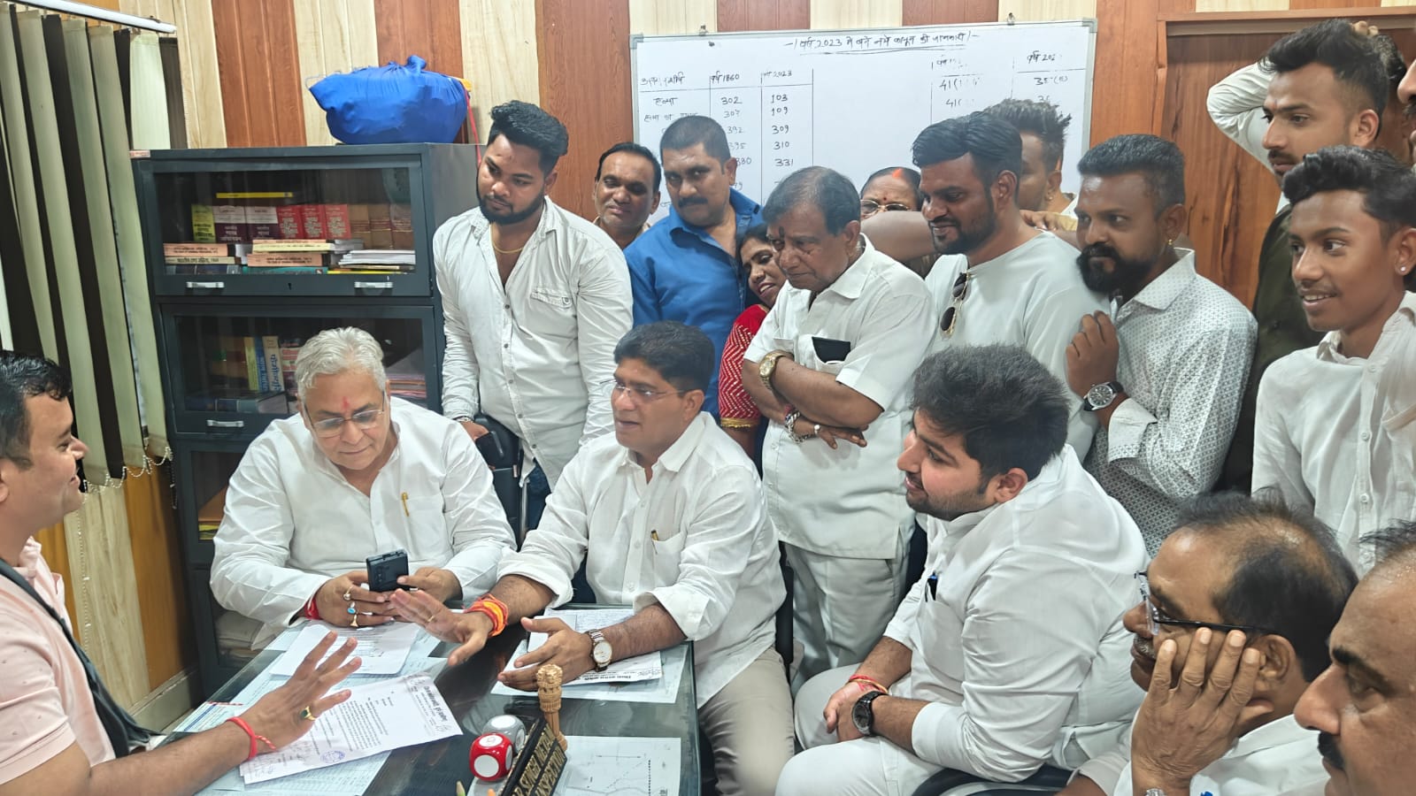 Congressmen insist on filing an FIR over death threats against Rahul Gandhi