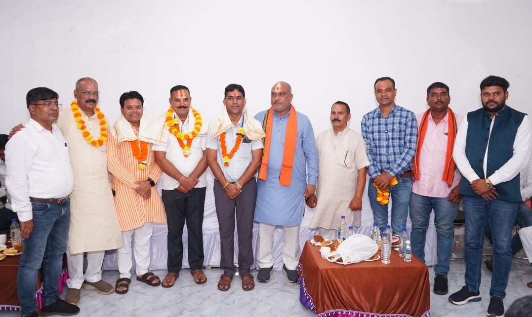 Chhattisgarh Pradesh Yuva Kurmi Samaj honored the newly elected state officials of Chandramahu Kurmi Kshatriya Samaj.