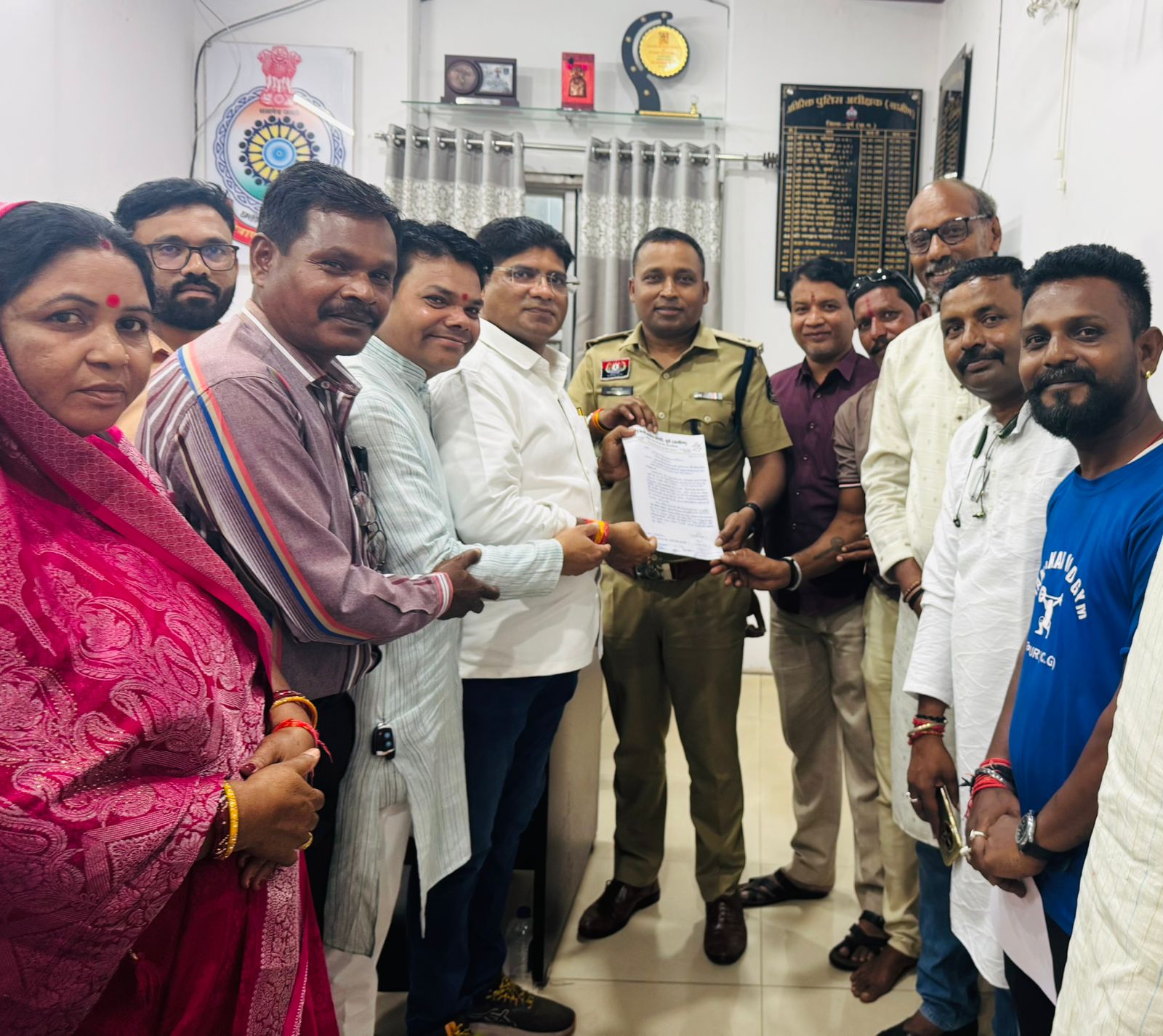 Congressmen demanded registration of a crime against the Chief Executive Officer or else there would be a violent agitation