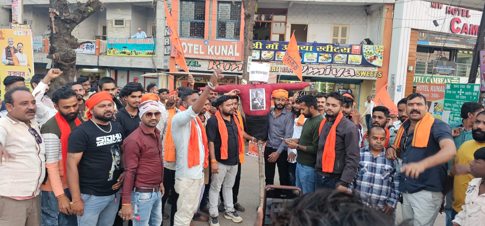 Chhattisgarh Bajrang Dal burns effigy of terror with bomb