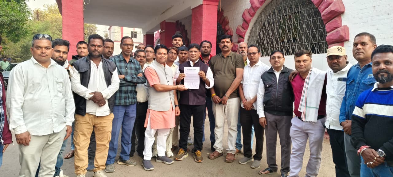 If paddy transportation is not started increasing the token limit till Monday, then the paddy purchasing centers in Durg district will be locked on Wednesday