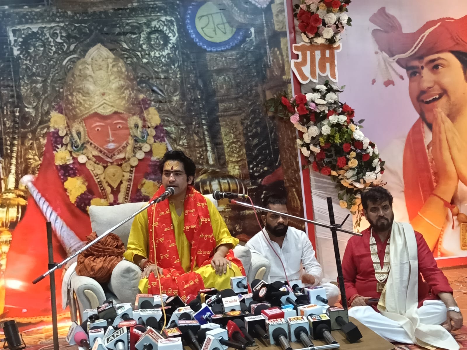 Devotees gathered in Bhilai to get a glimpse of Pandit Dhirendra Krishna Shastri, the head priest of Bageshwar Dham