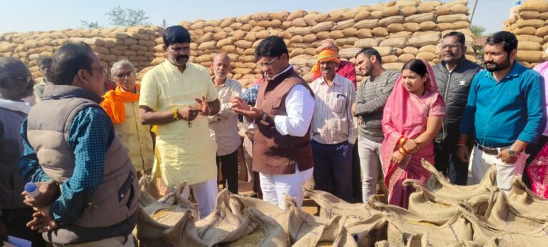 Token limit not increased, paddy transportation halted, paddy procurement centres in Durg district to be locked on Wednesday