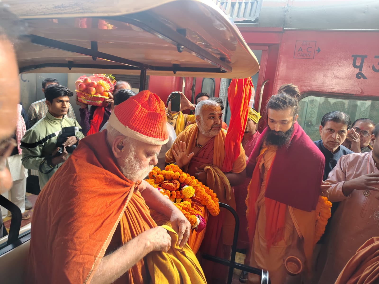 Jagatguru Shankaracharya Swami Nischalanand Saraswati, the head of Govardhan Math Puri, arrived in Durg
