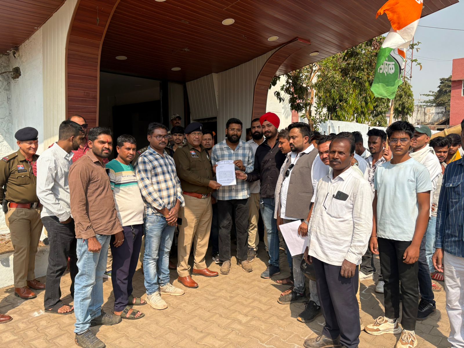 Youth Congress in Durg accuses police administration of double standards, submits memorandum to ASP with four-point demands