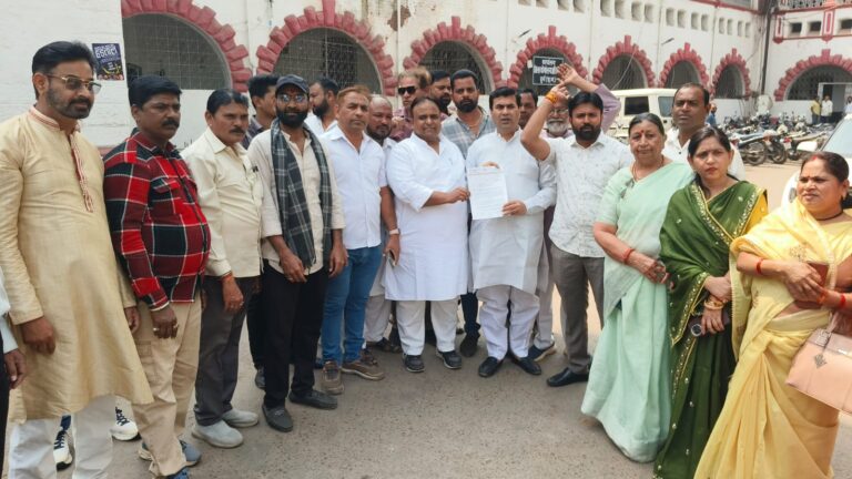 District Congress protests against false case filed against NSUI leader due to political vendetta