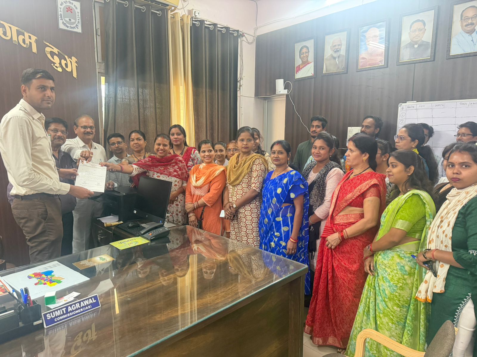 नए श्रम कोड के तहत केंद्रीय वेतनमान लागू करने की मांग, कर्मचारी महासंघ ने सौंपा ज्ञापन