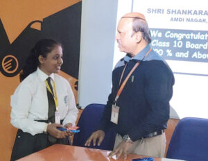 दुर्ग में CBSE 10वीं का शानदार परिणाम, शंकराचार्य विद्यालय हुडको की अनुष्का गुप्ता ने 97% के साथ किया टॉप