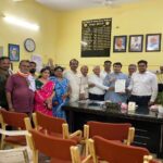 Ration Row in Durg: Poor Suffer in Scorching Heat for Sugar and Rice; Congress Gheraos Food Department Office