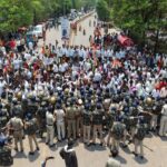 कांग्रेस का मटका फोड़... बैरिकेड तोड़ प्रदर्शन