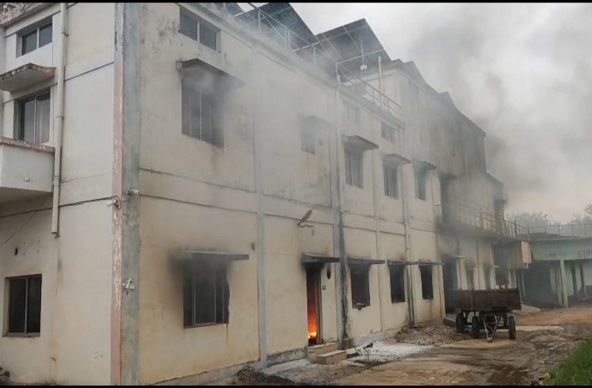 Massive Fire at 42 MLD Filter Plant; 1,000 Bags of Bleaching Powder Destroyed