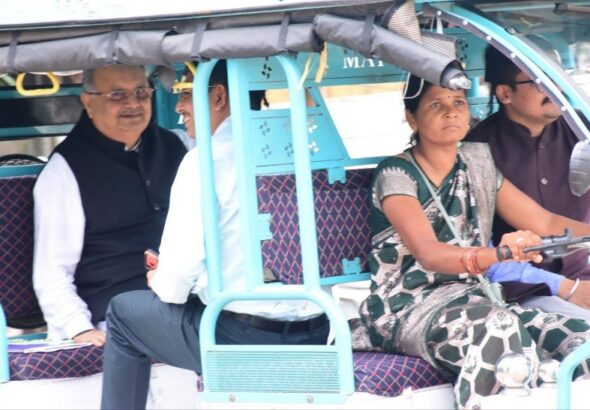 डॉ. रमन सिंह ई रिक्शा