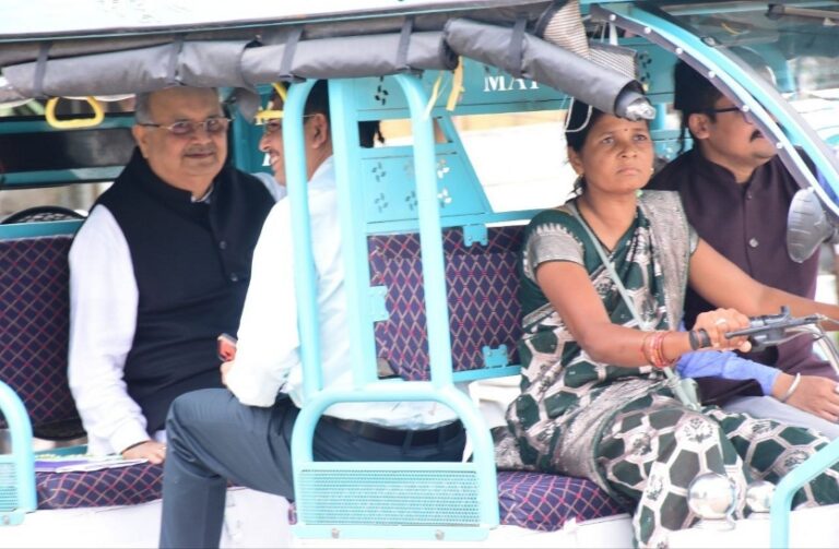 डॉ. रमन सिंह ई रिक्शा