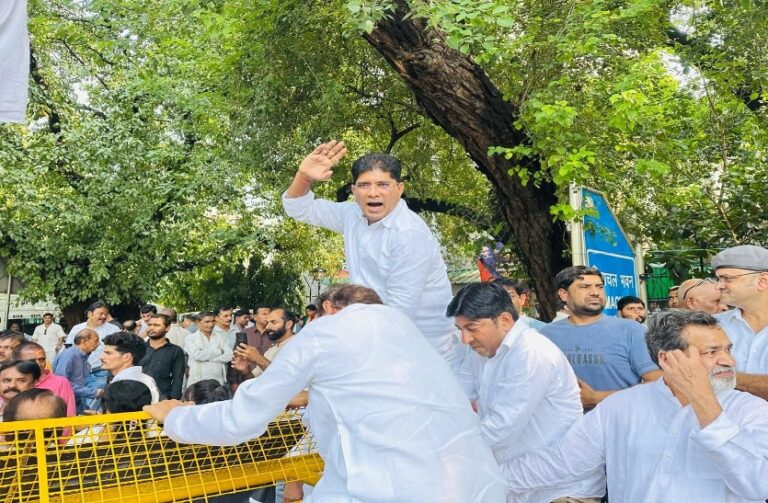 March for Democracy, राकेश ठाकुर